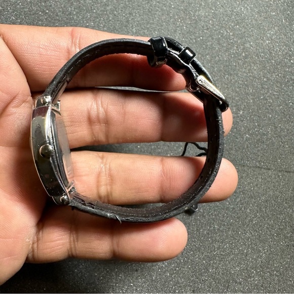 Bret roberts ladies quartz watch silver tone roman numeral dial black strap - Picture 7 of 10